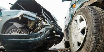 Mobil Boks Serempet Ambulans Dekat Polda Metro Jaya, Jenazah ke Luar dari Peti dan Terlempar ke Jalan