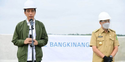 Tinjau Pembangunan Tol Pekanbaru-Bangkinang, Jokowi Berharap Semakin Panjang 