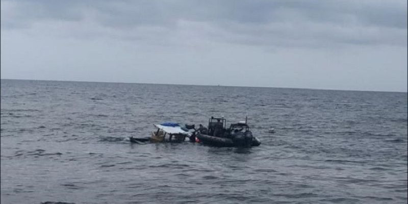 KN Pulau Nipah-321 Selamatkan 4 Nelayan yang Tenggelam di Perairan Belawan