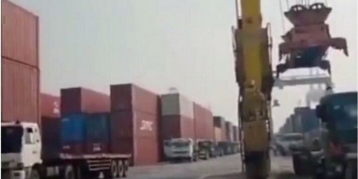 Sopir Truk di Pelabuhan Tanjung Priok: Nggak Ada Pungli, Nggak Bisa Muat