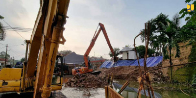 Kementerian PUPR Gerak Cepat Tangani Longsor dan Banjir Kali Ciputat Tangsel 
