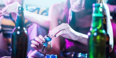 Sekda Nias Dibekuk Polisi Saat Pesta Narkoba Bareng Lima Cewek Seksi dengan Dada Terbuka