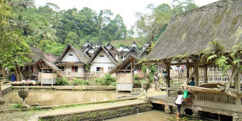 Mempelajari Kesederhanaan di Desa Wisata Kampung Naga