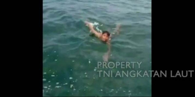 Anak Ini Terombang-ambing di Tengah Laut, Ada yang Sengaja Melempar