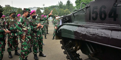 Wakasal Inspeksi Kesiapan Pasrat Marinir Dalam Latihan Armada Jaya XXXIX TA 2021