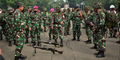 Wakasal Inspeksi Kesiapan Pasrat Marinir dalam Latihan Armada Jaya XXXIX 