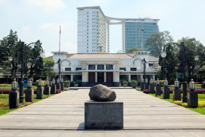 Kasus Covid-19 Melonjak, Kantor Wali Kota Bandung Lockdown