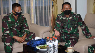 Danlanmar Jakarta Dampingi Dirlat Dankodiklatal Siapkan Serbuan Vaksin di Dabosingkep