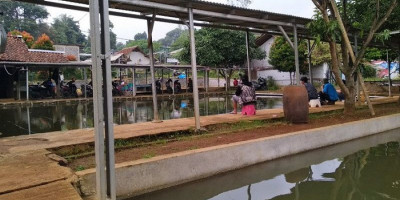 Memancing di Kolam Ini, Anda Disuguhkan dengan Kesejukan Alam dan Gugusan Gunung Salak  