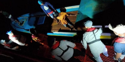 Longboat Mati Mesin di Perairan Maluku Tenggara Ditemukan, 7 Orang Berhasil Diselamatkan