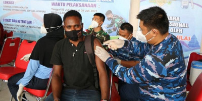 Hari Kelima Serbuan Vaksinasi Lanud Silas Papare di Bandara Sentani