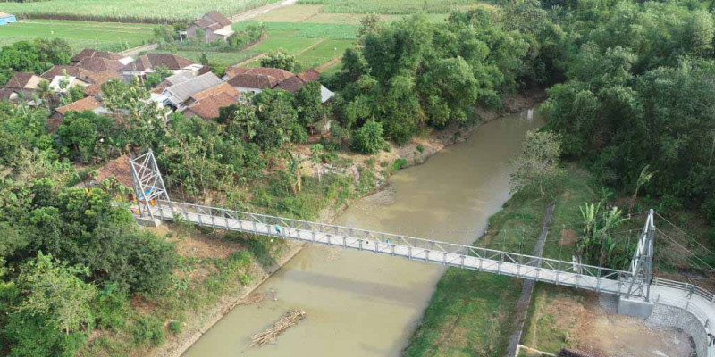 Buka Akses Antar Desa, Kementerian PUPR Rampungkan Jembatan Gantung Mbah Buto di Jawa Timur