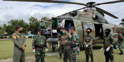 Aksi Heroik Prajurit TNI Evakuasi Dua Jenazah Teroris MIT di Poso