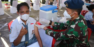 Lanud Silas Papare Turunkan Tenaga Medis dalam Vaksinasi Massal untuk Pelajar