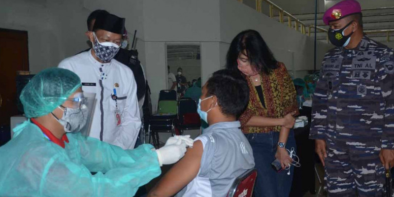  TNI AL Bekerjasama Dengan Pemkot Jaksel Laksanakan Vaksin Massal 