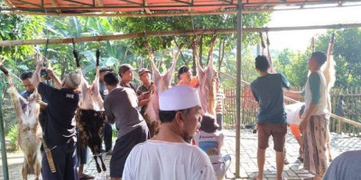 Kurban di Desa Cipelang, Kaki Gunung Salak