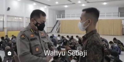 Pemuda Tukang Parkir Ini Lulus Jadi Polisi, Orang Tuanya Nyaris Pingsan
