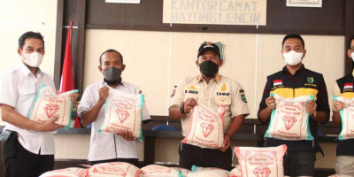 Kuyung Daniel Borong Beras Satu Ton untuk Pasien Isoman di Muba