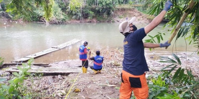 Kado HUT Ke-76 RI dari Bakrie Amanah dan DT Peduli: Jembatan Merah Putih di Kalsel