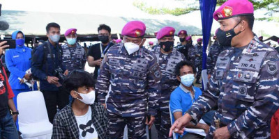 Korps Marinir TNI AL Gelar Serbuan Vaksinasi Dosis Kedua Untuk Masyarakat Marunda Jakarta Utara