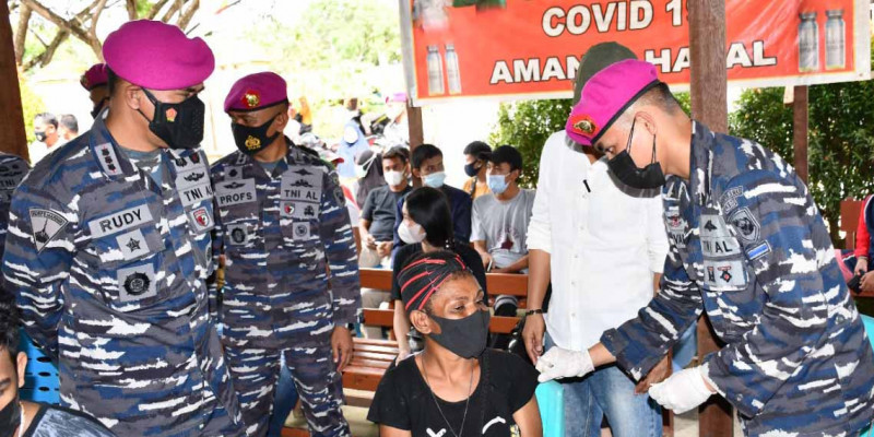 Korps Marinir TNI AL Terus Bersinergi Wujudkan Herd Immunity Kepada Lapisan Masyarakat Kabupaten Sorong