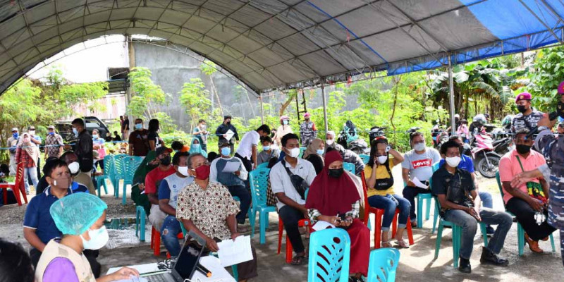 Serbuan Vaksinasi Korps Marinir TNI AL Disambut Antusias Warga Distrik Aimas