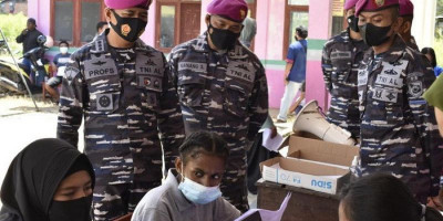 Rangkul Puskesmas Remu, Korps Marinir Kembali Gelar Serbuan Vaksinasi di Kota Sorong