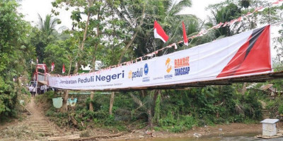 Kado HUT ke-76 Kemerdekaan Indonesia, Bakrie Amanah dan DT Peduli Resmikan Jembatan Merah Putih di Kalsel 