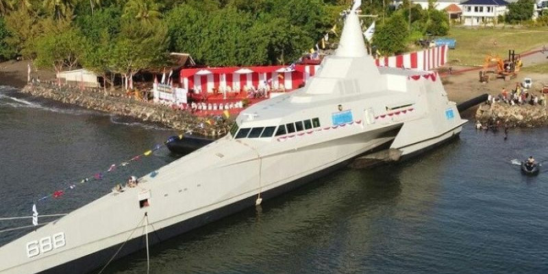 KRI Golok, Kapal Perang 'Siluman' Buatan dalam Negeri Pengganti KRI Klewang 625 Resmi Diluncurkan