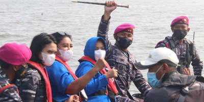 Dankormar Dampingi Ketum Jalasenastri Dalam Serbuan Vaksinasi Dosis Kedua di Muara Gembong