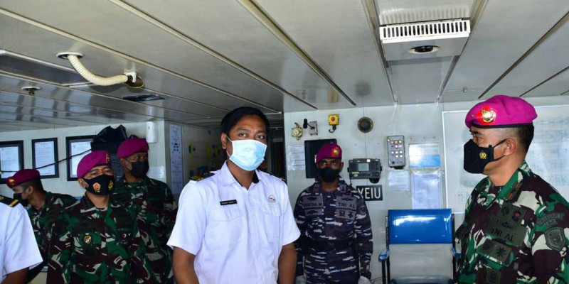 Komandan Pasmar 3 Tinjau Isolasi Terapung Kapal Motor Sirimau