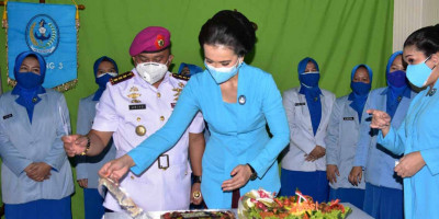 Danrumkital Marinir Cilandak Beserta Ibu Ikuti Upacara Peringatan HUT Ke 75 Jalasenastri Secara Virtual