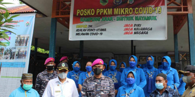 Pasmar 3 Korps Marinir Lakukan Serbuan Vaksin ke Pulau Terpencil di Pulau Arar Distrik Mayamuk 