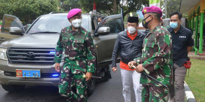 Marinir TNI AL Dukung Program Vaksin Pemerintah di Wilayah Ponpes 