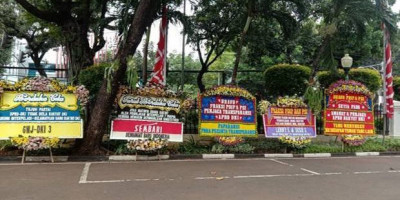 Banjir Karangan Bunga Dukung Interpelasi Anies, Wagub DKI Merespons Begini