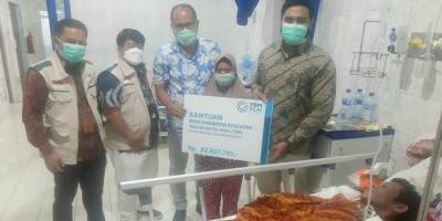 PT PLN dan YBM PLN UIW Sumbar Bantu Biaya Berobat Warga yang Tersetrum hingga Diamputasi