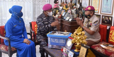 HUT Ke-76 TNI AL, Korps Marinir Beri Bantuan untuk Veteran Operasi Dwikora