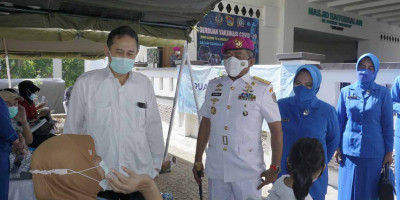 Korps Marinir Bersama RS Dharmais Gelar Vaksinasi Untuk Masyarakat Umum