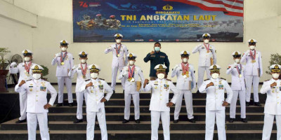Danmenart 2 Mar Serahkan Tali Asih Kepada Prajurit Purna Tugas dan Reward Kepada Prajurit Berprestasi.