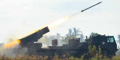 Dentuman Meriam Artileri Korps Marinir TNI-AL Hancurkan Pertahanan Musuh.