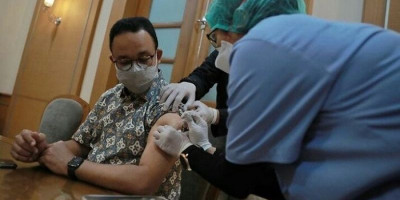 Terima Suntikan Dosis Kedua Vaksin Covid-19, Anies Baswedan: Lebih Aman Ketika Berinteraksi 