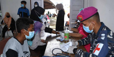 Ratusan Pelajar Di Kabupaten Sorong Datangi Posko Serbuan Vaksinasi Maritim Korps Marinir TNI AL