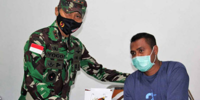 Wujud Kepedulian, Pangdam XVII/Cenderawasih Menjenguk Nakes Di RS Marthen Indey