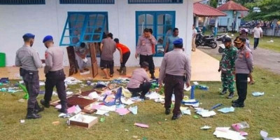 Lokasi Vaksinasi Diserbu Warga yang Menolak Vaksin, Nakes Terluka hingga Dosis Vaksin Rusak 