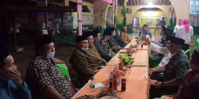 Sedekah Bumi Desa Guyangan, Bertawasul di Makam Mbak Bowo