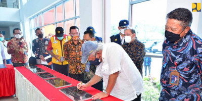 Tandatangani Prasasti Infrastruktur PON Papua, Menteri Basuki Apresiasi Kerjasama Tim