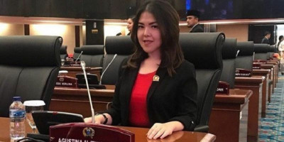 Gebrak Meja, Tina Toon Sampaikan Pendapat Soal Formula E