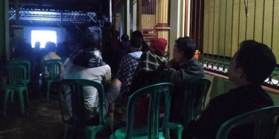 Warga Bojong Menteng Nobar Film G30S/PKI