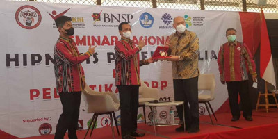 Seminar Hipnotis Profesi Mulia dan Rakernas II DPP PKHI