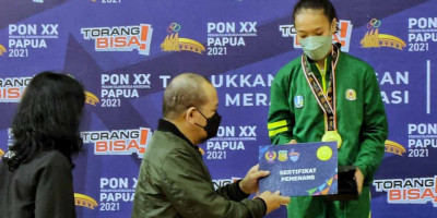 Senam Jatim Sabet 2 Emas, LaNyalla Serahkan Medali dan Bonus untuk Atlet di PON XX Papua